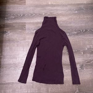 Maroon turtle neck tee